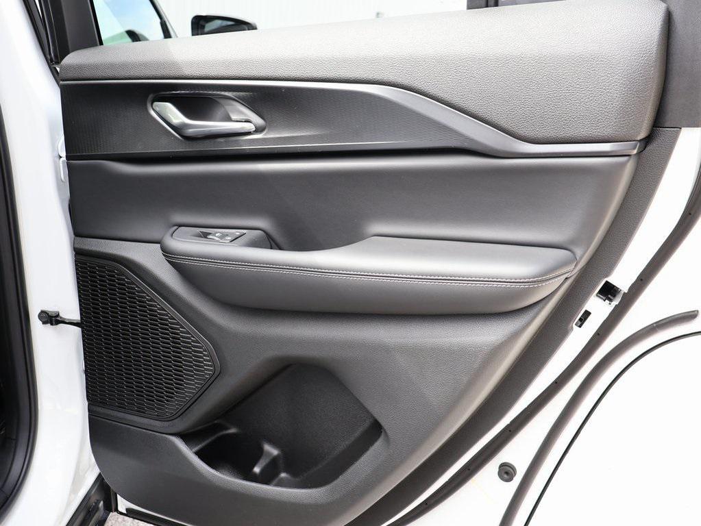 new 2025 Jeep Grand Cherokee car, priced at $37,777