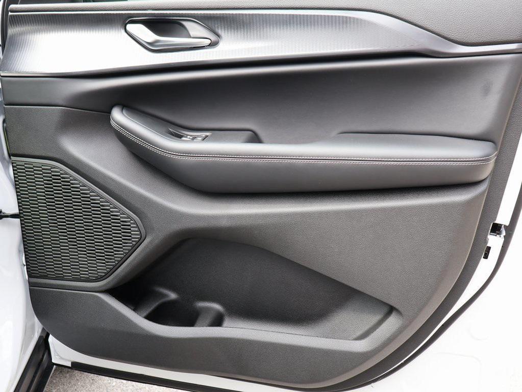 new 2025 Jeep Grand Cherokee car, priced at $37,777