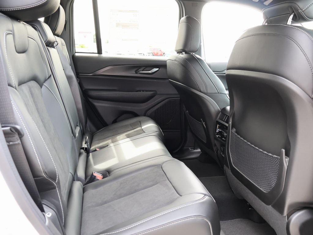 new 2025 Jeep Grand Cherokee car, priced at $37,777