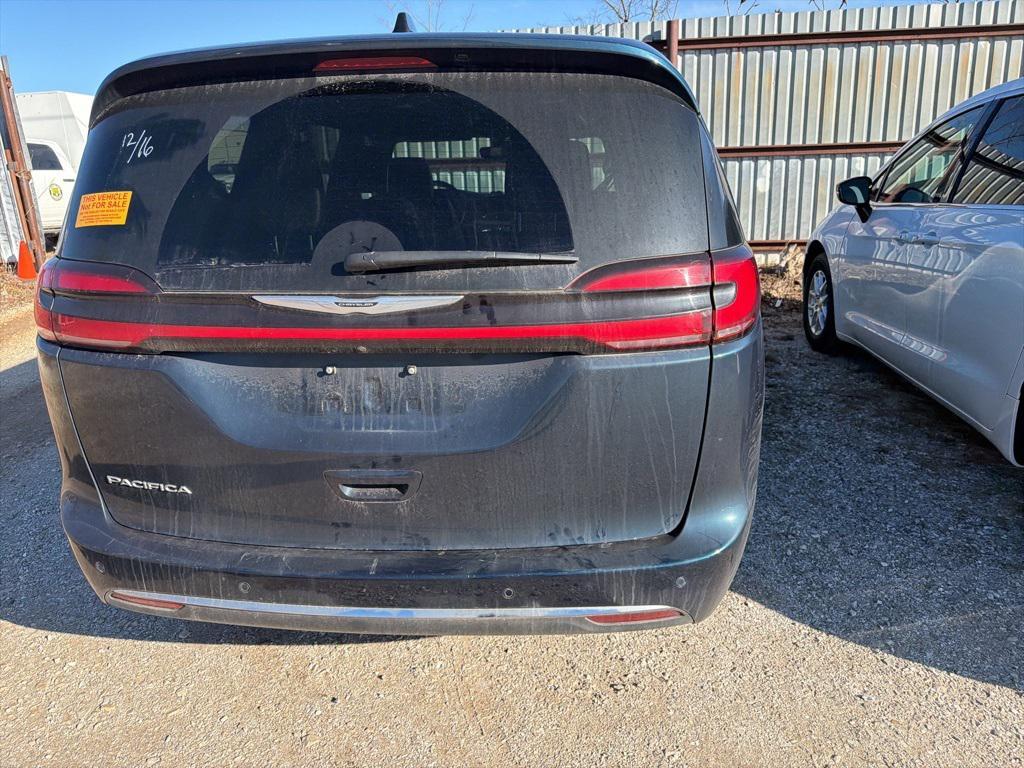 used 2025 Chrysler Pacifica car, priced at $30,999