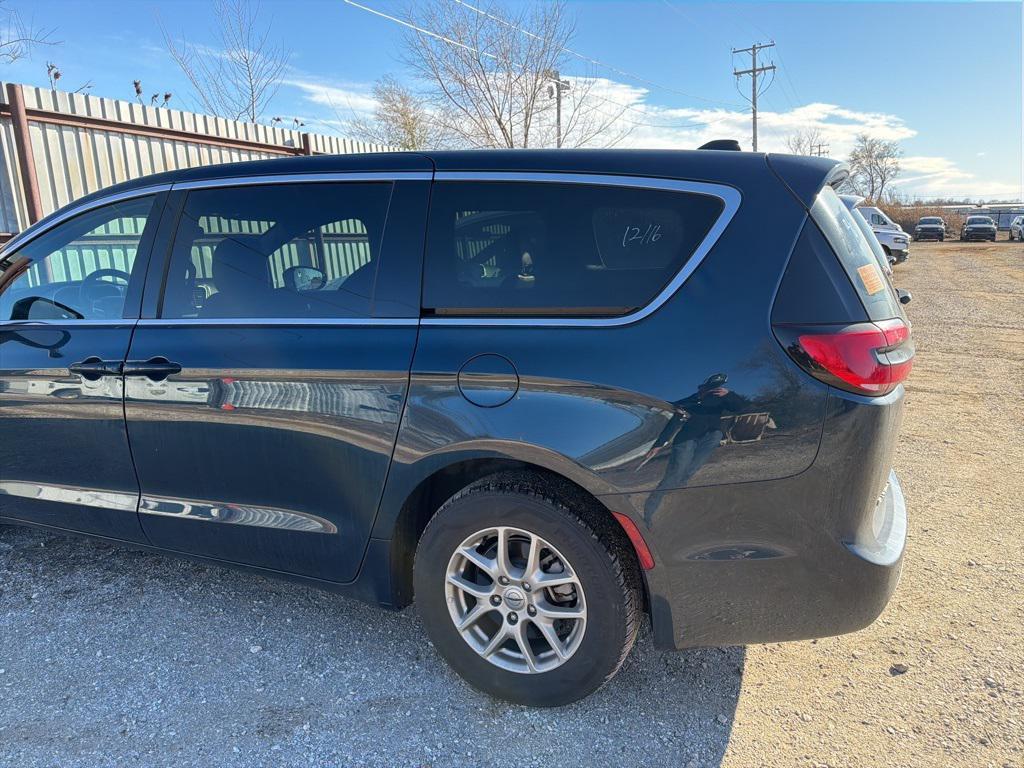 used 2025 Chrysler Pacifica car, priced at $30,999
