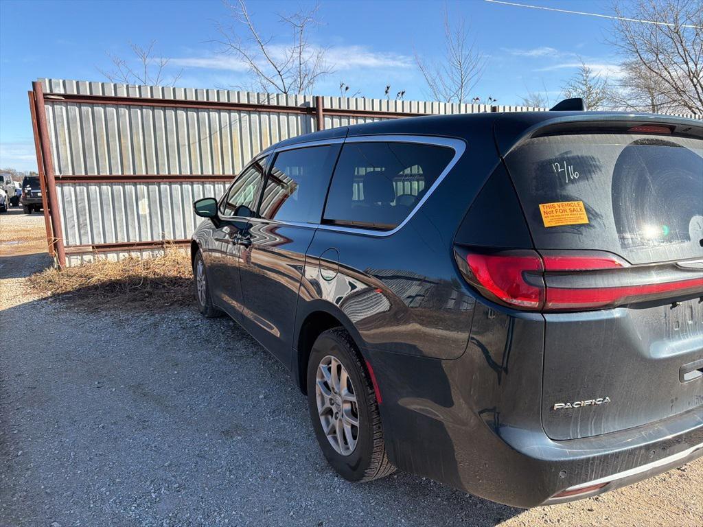 used 2025 Chrysler Pacifica car, priced at $30,999