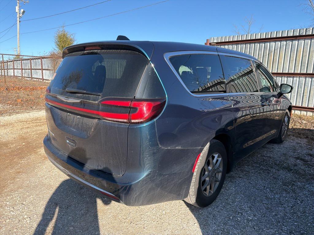 used 2025 Chrysler Pacifica car, priced at $30,999