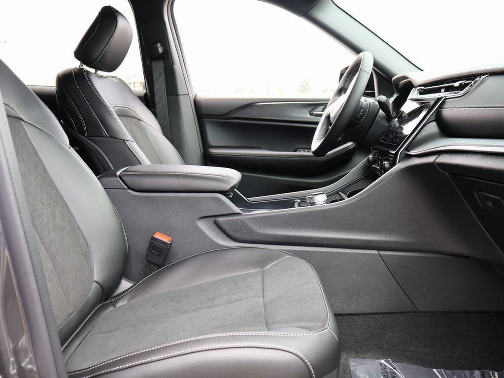 new 2025 Jeep Grand Cherokee L car, priced at $38,814