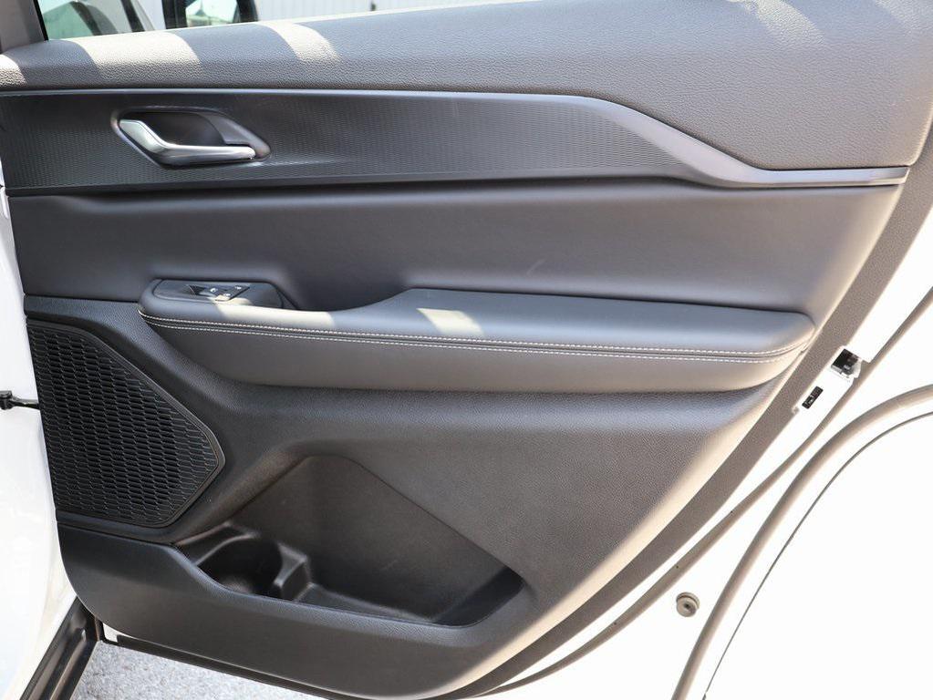 new 2025 Jeep Grand Cherokee L car, priced at $37,996