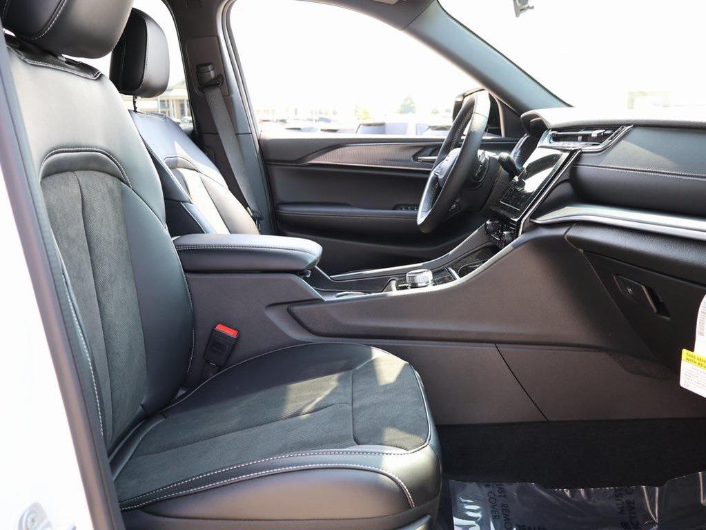 new 2025 Jeep Grand Cherokee L car, priced at $37,996