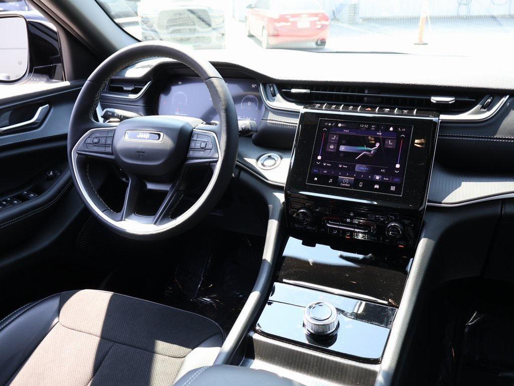 new 2025 Jeep Grand Cherokee L car, priced at $37,996