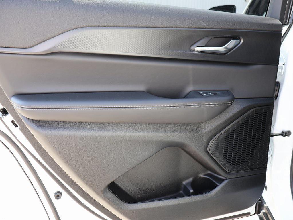 new 2025 Jeep Grand Cherokee L car, priced at $37,996