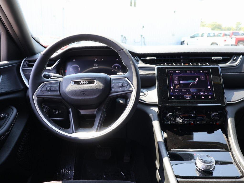 new 2025 Jeep Grand Cherokee L car, priced at $37,996