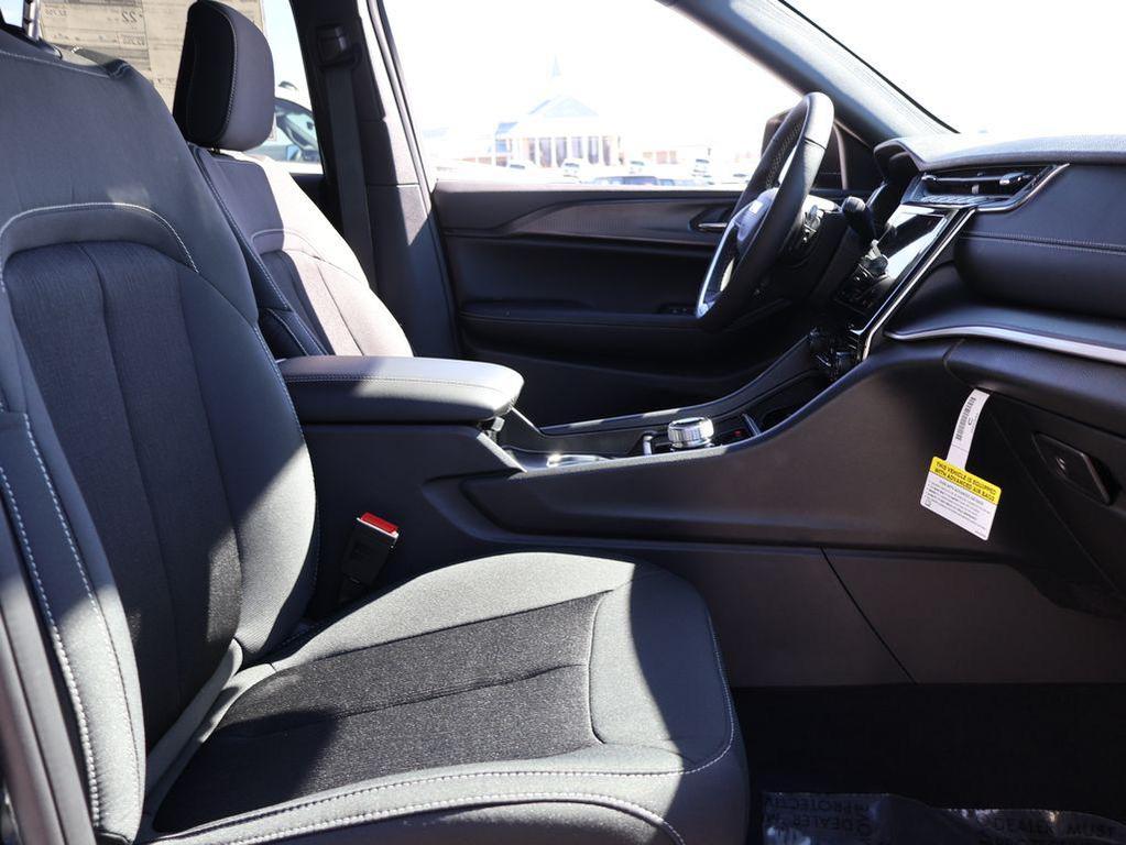 new 2026 Jeep Grand Cherokee car, priced at $43,114