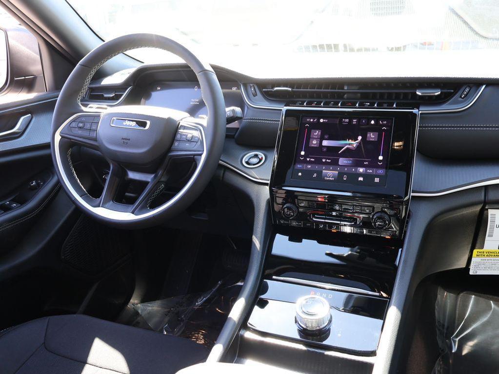 new 2026 Jeep Grand Cherokee car, priced at $43,114