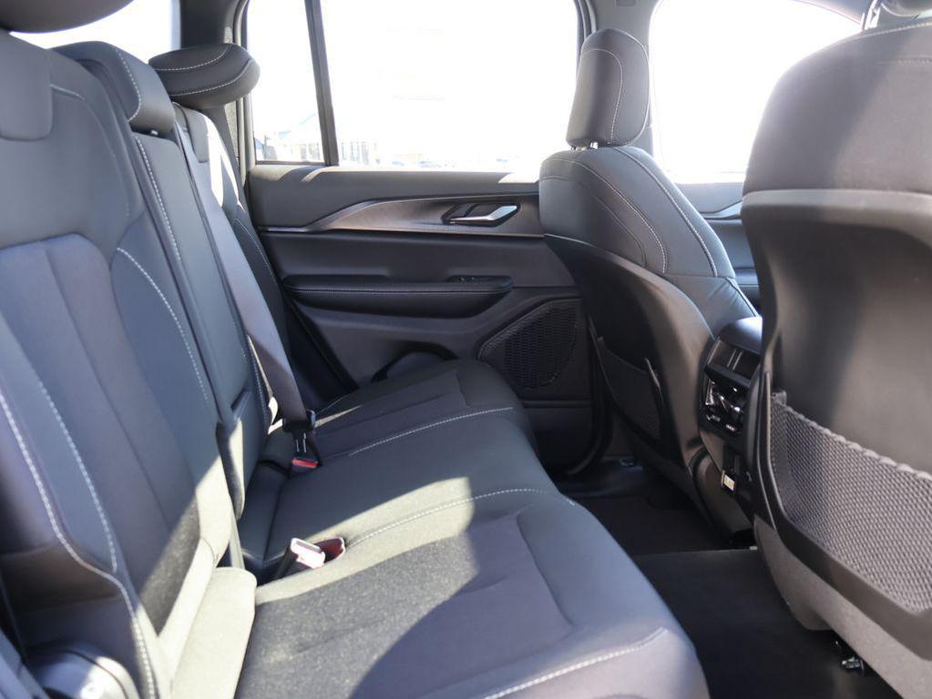 new 2026 Jeep Grand Cherokee car, priced at $43,114