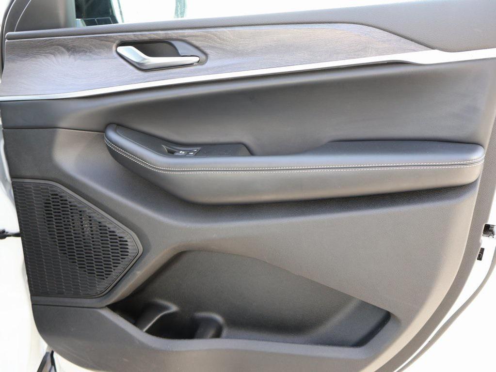 used 2024 Jeep Grand Cherokee L car, priced at $33,832