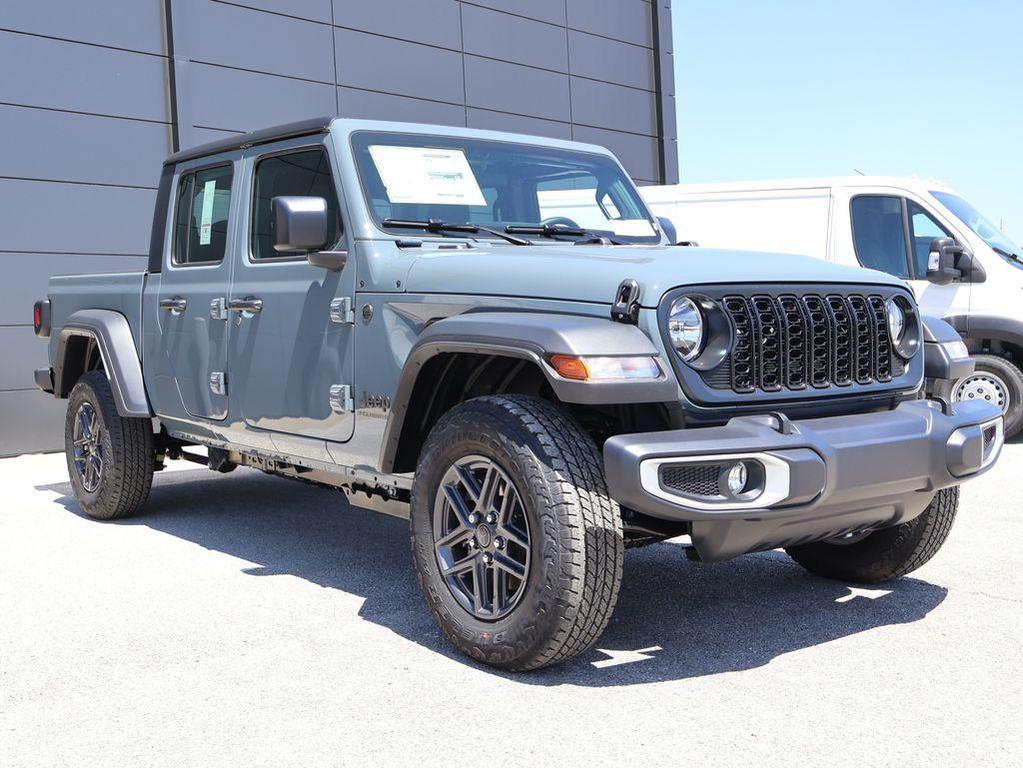 new 2026 Jeep Gladiator car, priced at $43,651