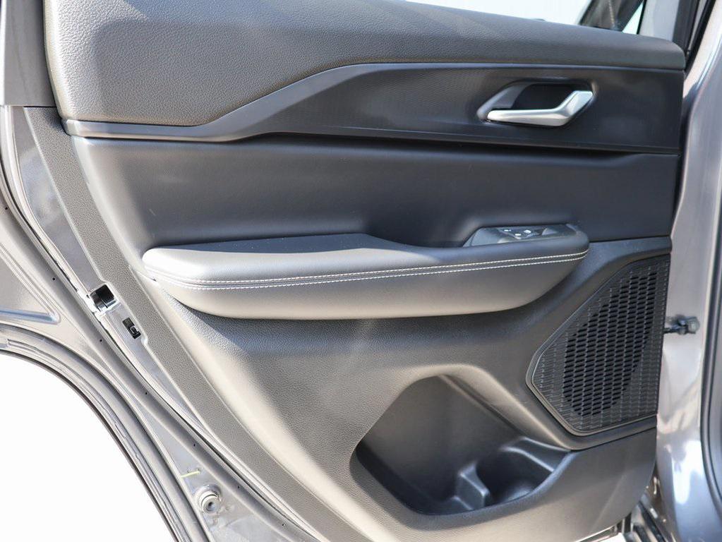 new 2025 Jeep Grand Cherokee car, priced at $33,908