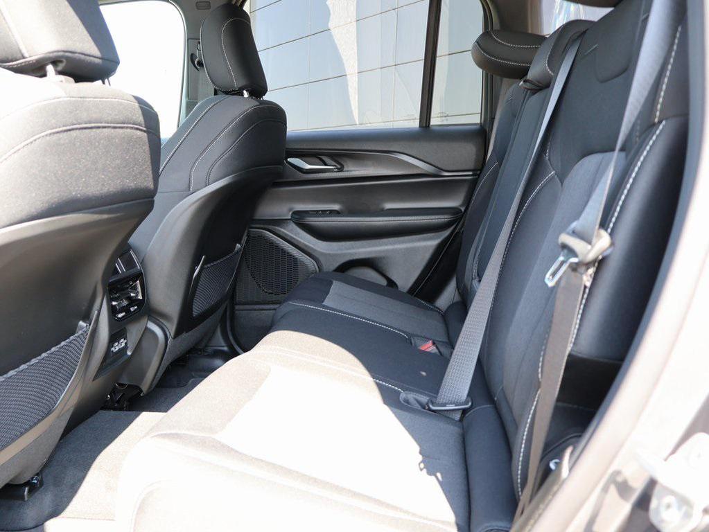 new 2025 Jeep Grand Cherokee car, priced at $33,908