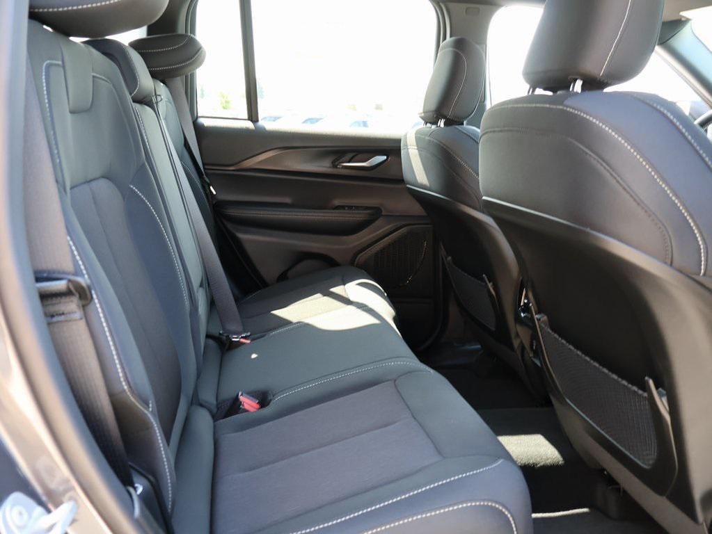 new 2025 Jeep Grand Cherokee car, priced at $33,908