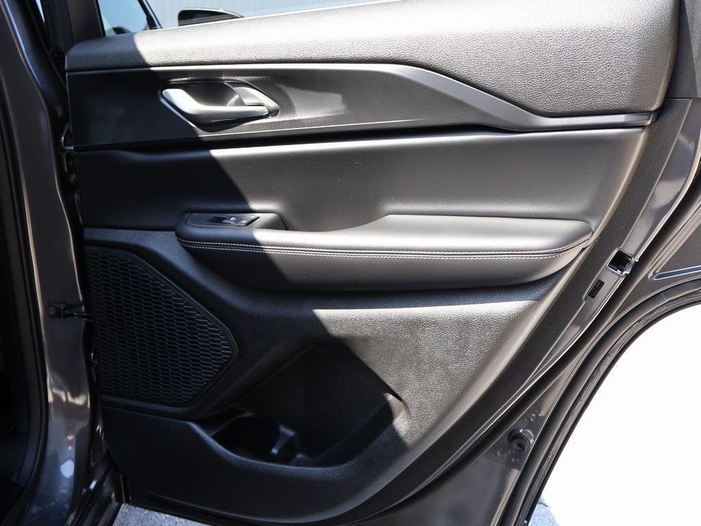 new 2025 Jeep Grand Cherokee car, priced at $33,908