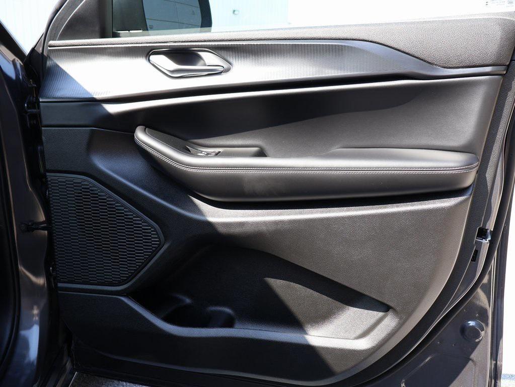 new 2025 Jeep Grand Cherokee car, priced at $33,908