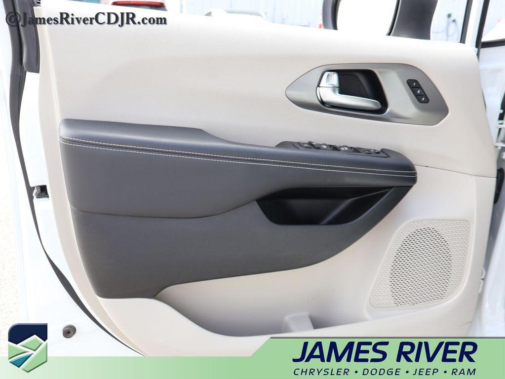 used 2023 Chrysler Pacifica car, priced at $22,945