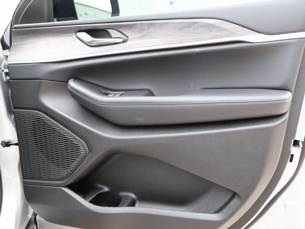 used 2025 Jeep Grand Cherokee L car, priced at $40,580