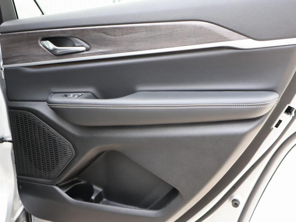 used 2025 Jeep Grand Cherokee L car, priced at $40,580