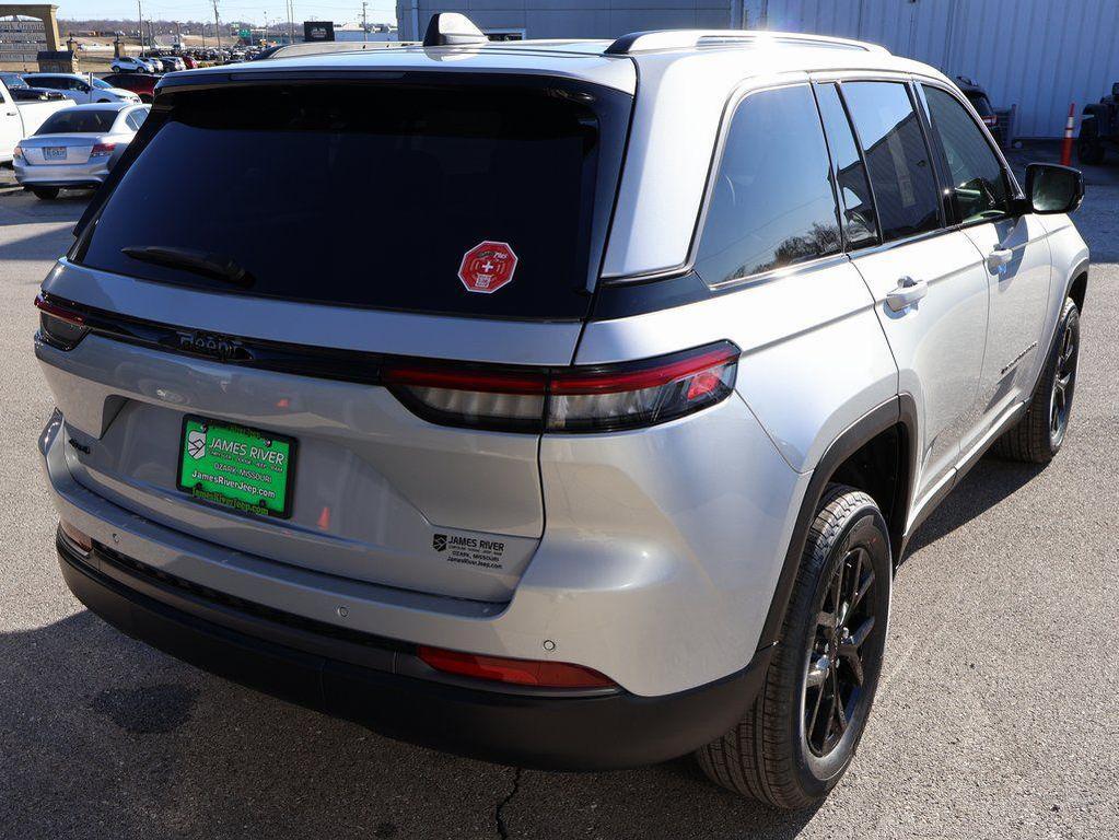 new 2026 Jeep Grand Cherokee car, priced at $44,525