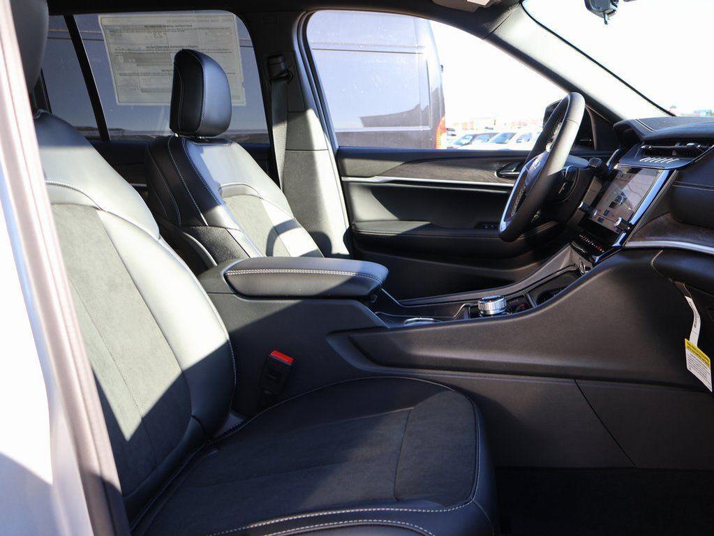 new 2026 Jeep Grand Cherokee car, priced at $44,525