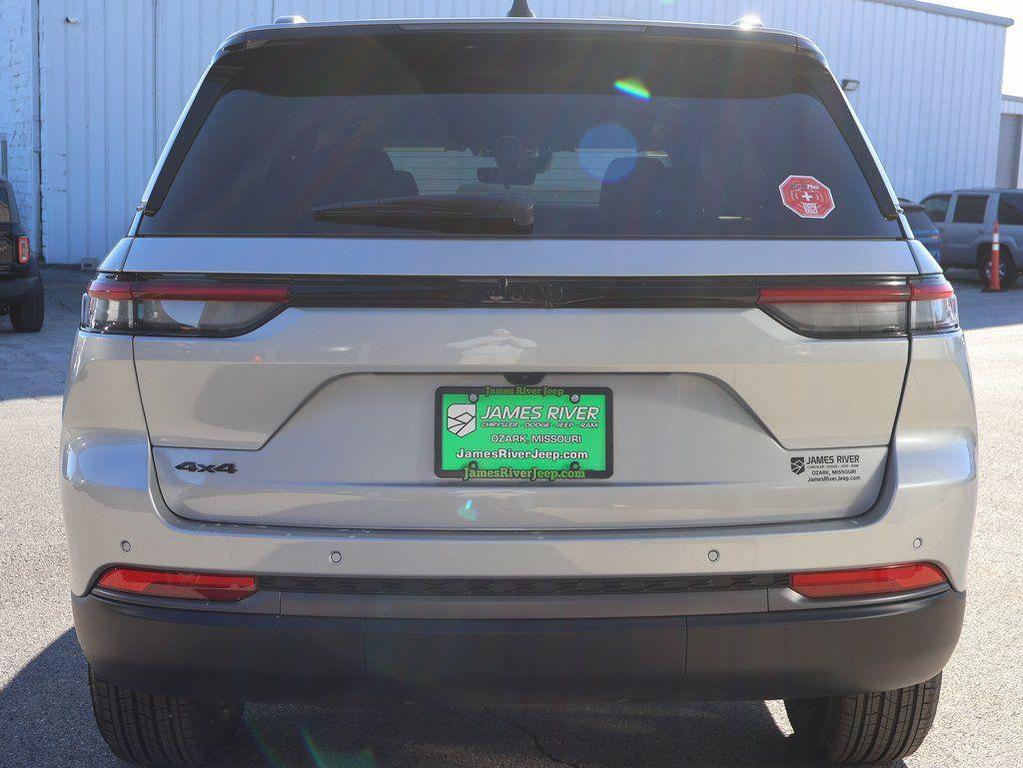new 2026 Jeep Grand Cherokee car, priced at $44,525
