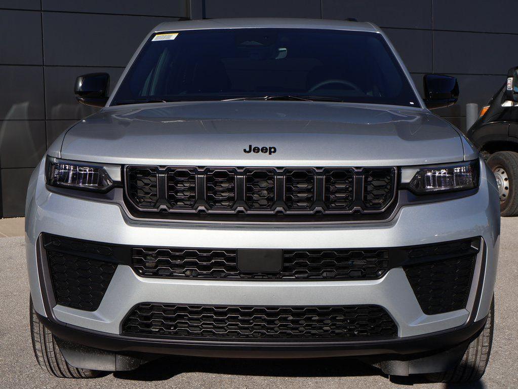 new 2026 Jeep Grand Cherokee car, priced at $44,525