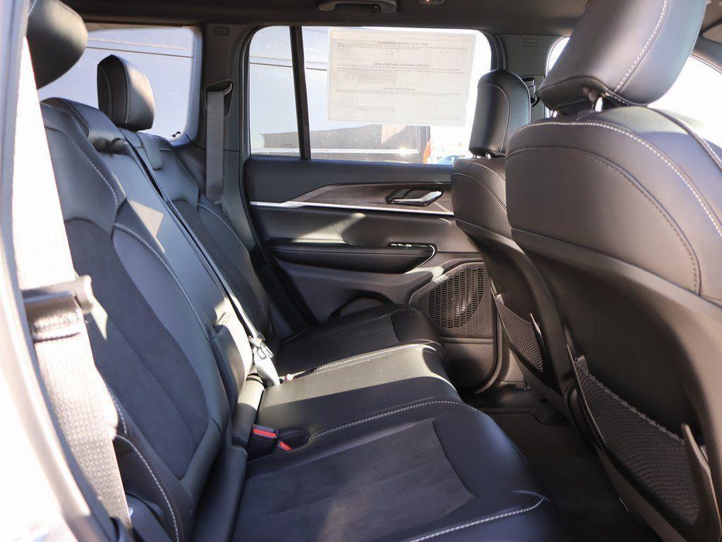 new 2026 Jeep Grand Cherokee car, priced at $44,525