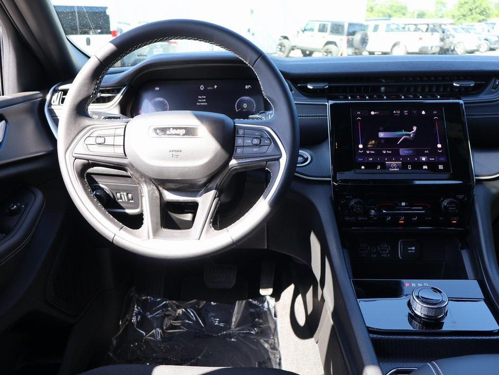 new 2025 Jeep Grand Cherokee car, priced at $33,011