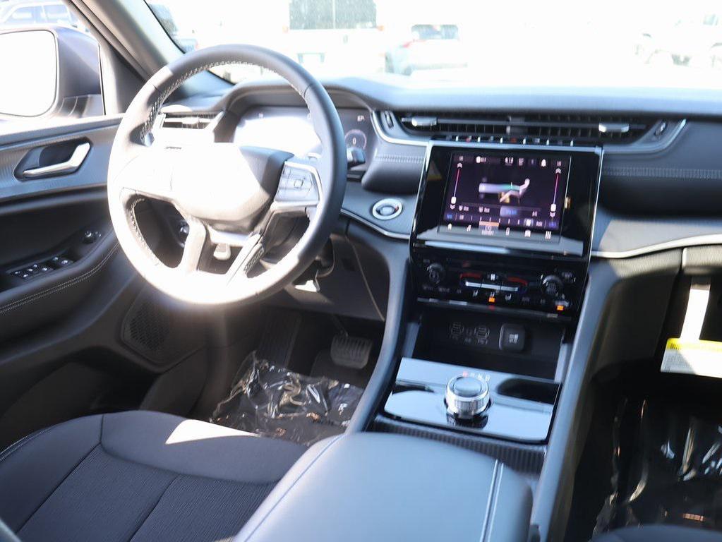 new 2025 Jeep Grand Cherokee car, priced at $33,011