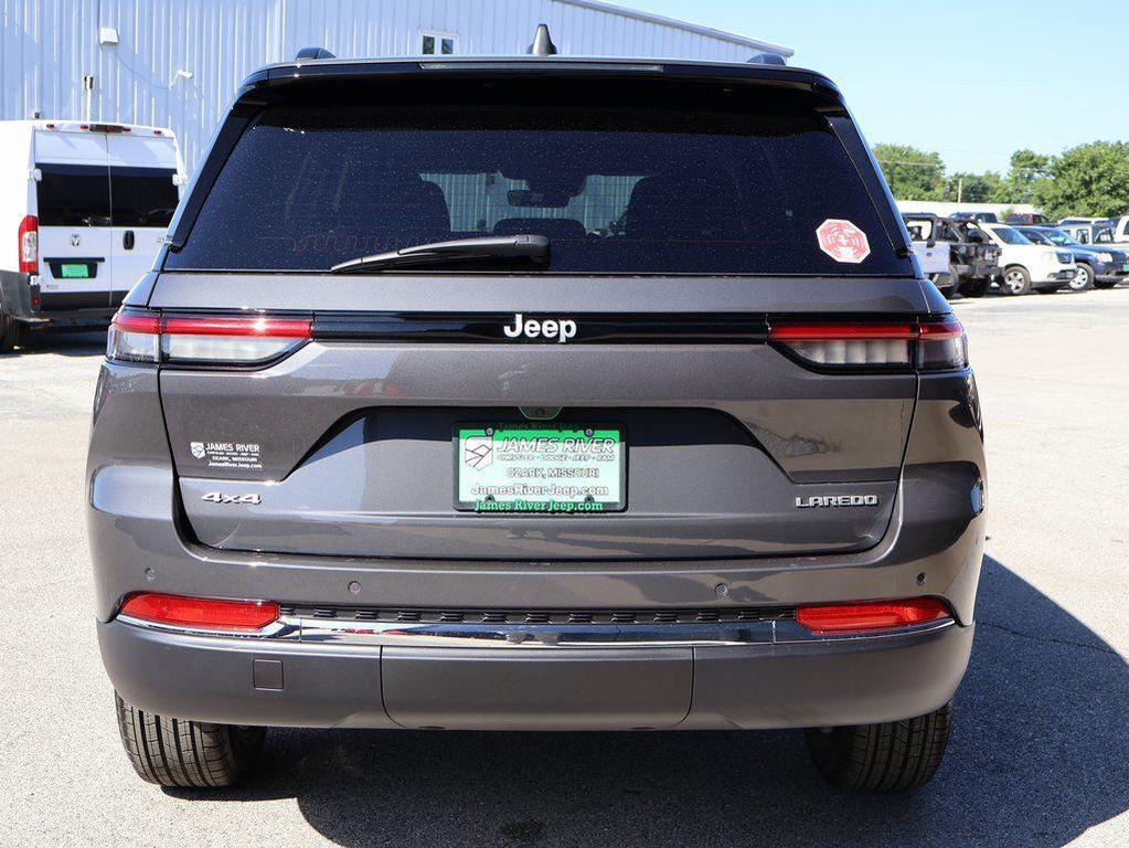 new 2025 Jeep Grand Cherokee car, priced at $33,620