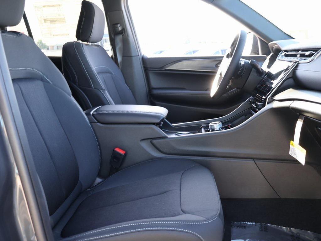 new 2025 Jeep Grand Cherokee car, priced at $33,011