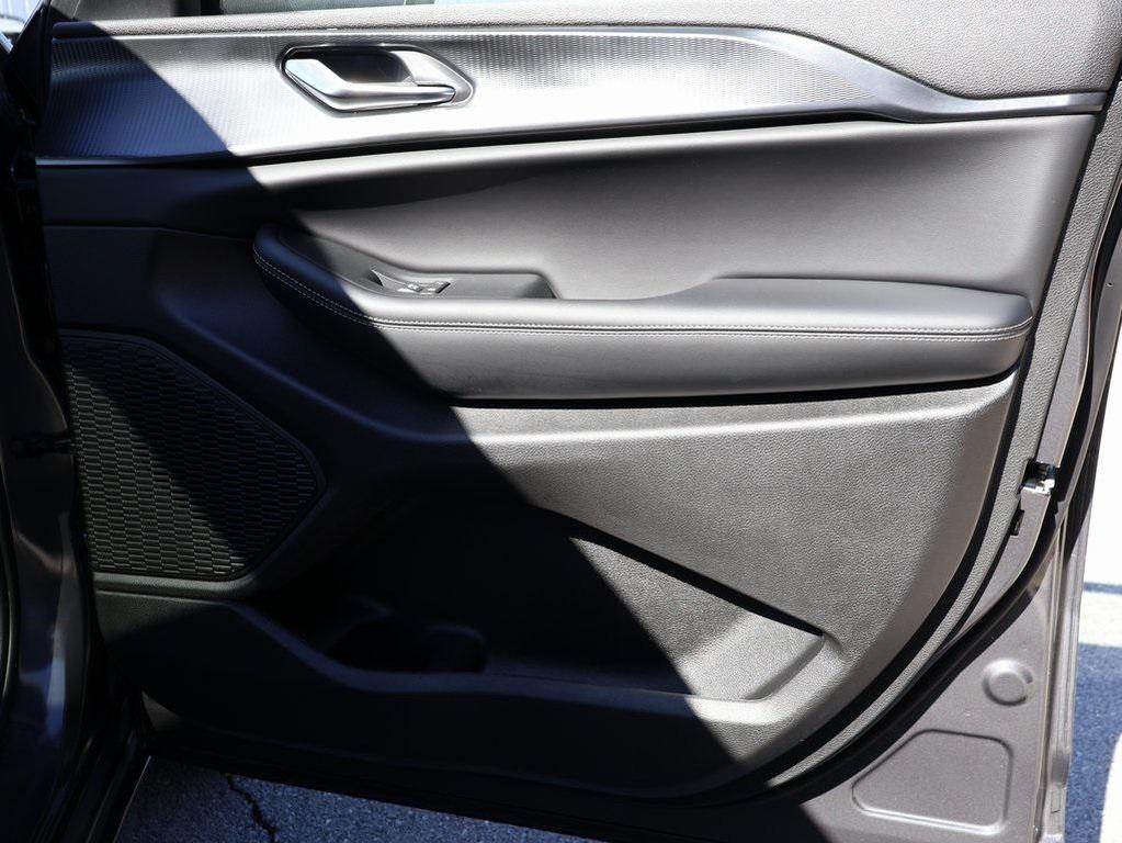 new 2025 Jeep Grand Cherokee car, priced at $33,011