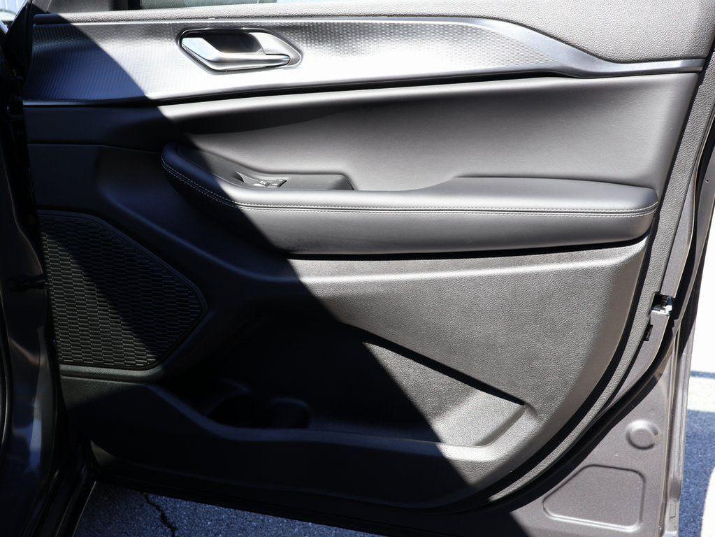 new 2025 Jeep Grand Cherokee car, priced at $33,620