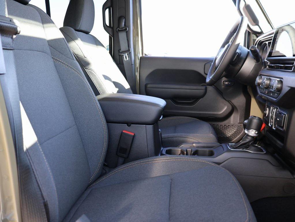 new 2026 Jeep Wrangler car, priced at $48,471