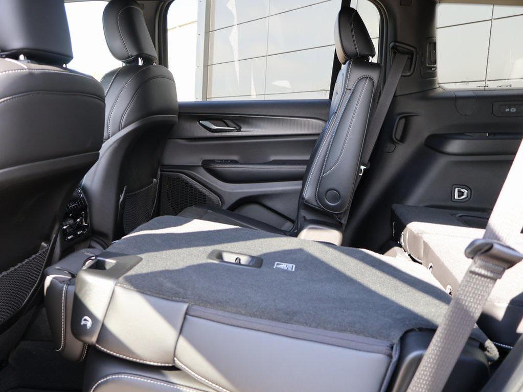 new 2025 Jeep Grand Cherokee L car, priced at $39,014