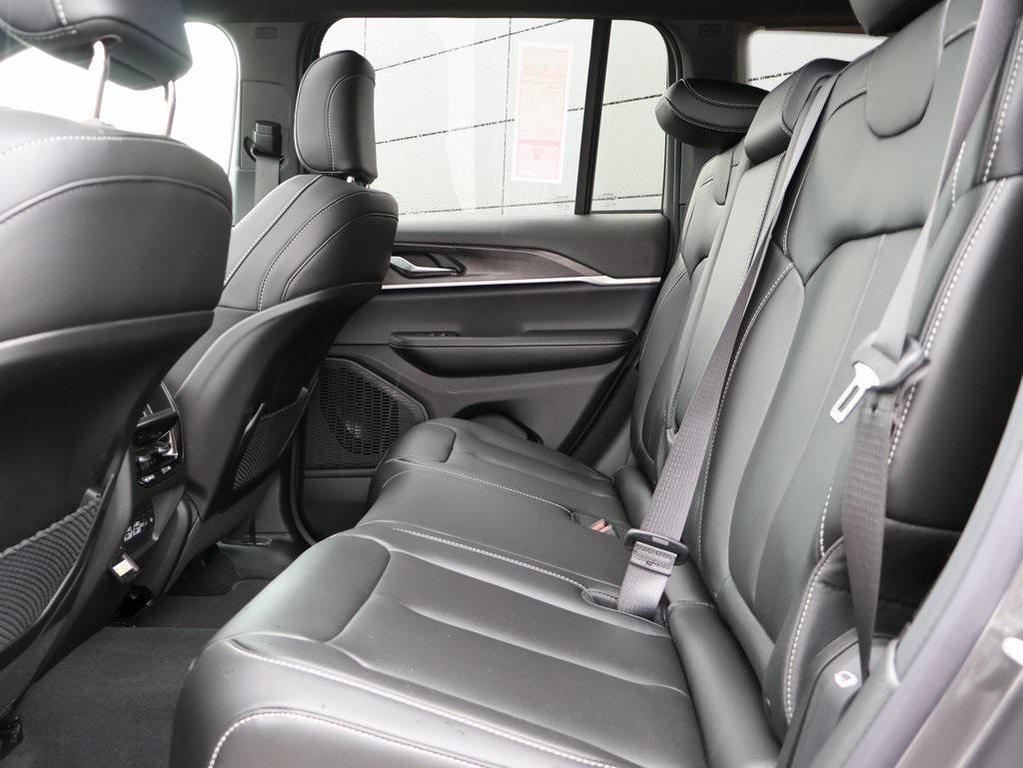 new 2025 Jeep Grand Cherokee car, priced at $40,013