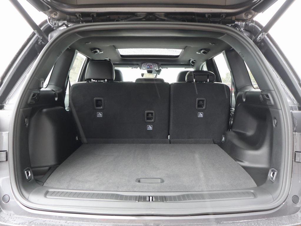 new 2025 Jeep Grand Cherokee car, priced at $40,013