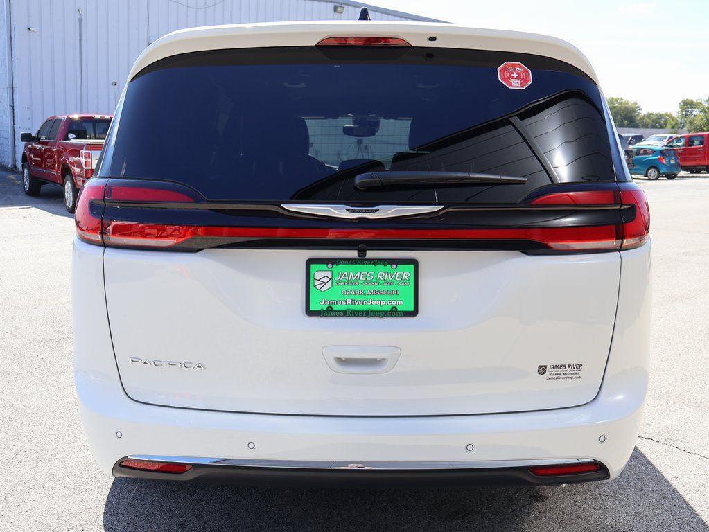 new 2026 Chrysler Pacifica car, priced at $38,920