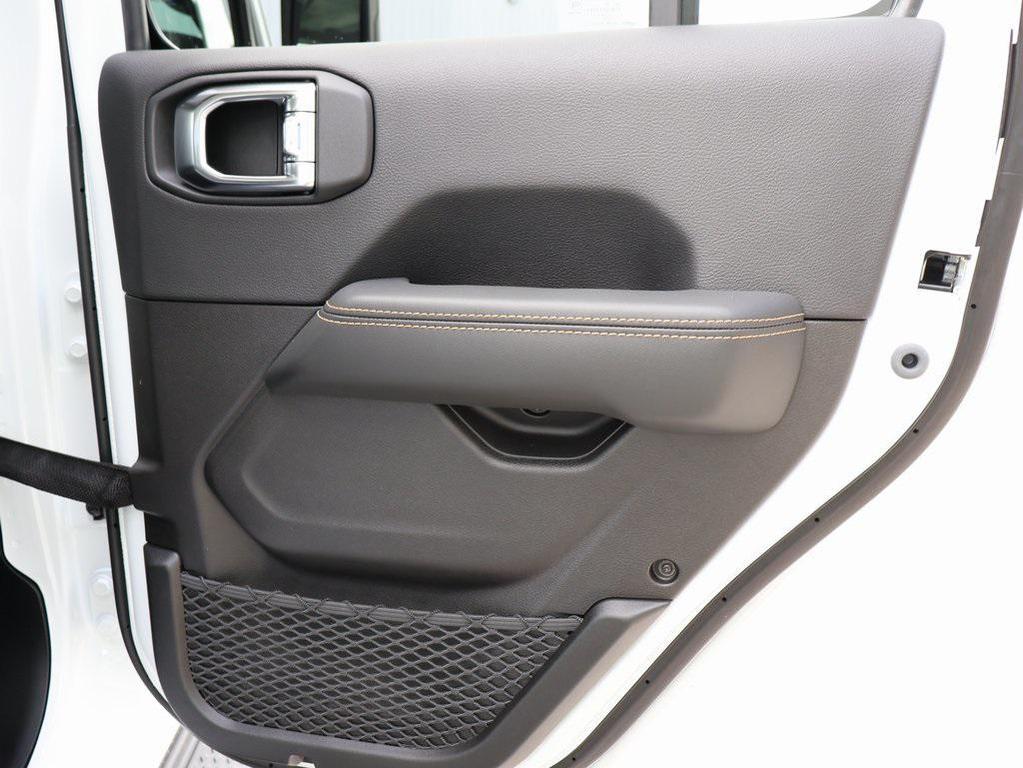 new 2025 Jeep Gladiator car, priced at $41,379