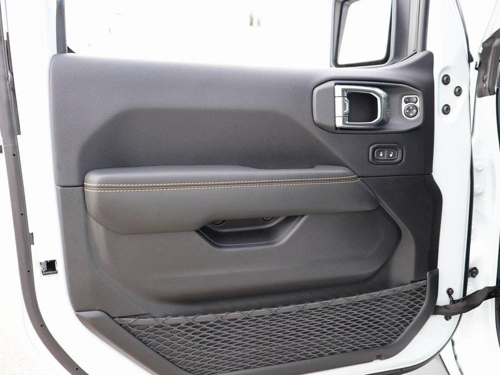 new 2025 Jeep Gladiator car, priced at $41,379