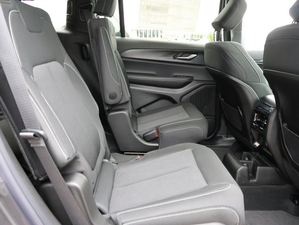 new 2026 Jeep Grand Cherokee L car, priced at $40,124