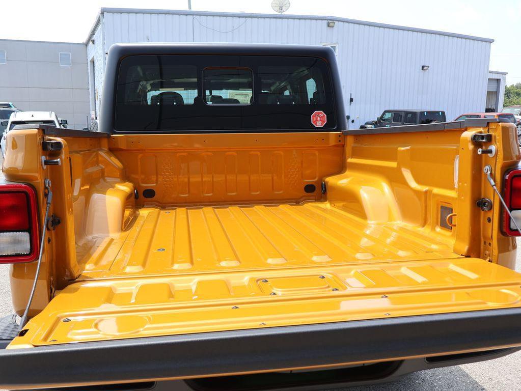 new 2026 Jeep Gladiator car, priced at $43,936