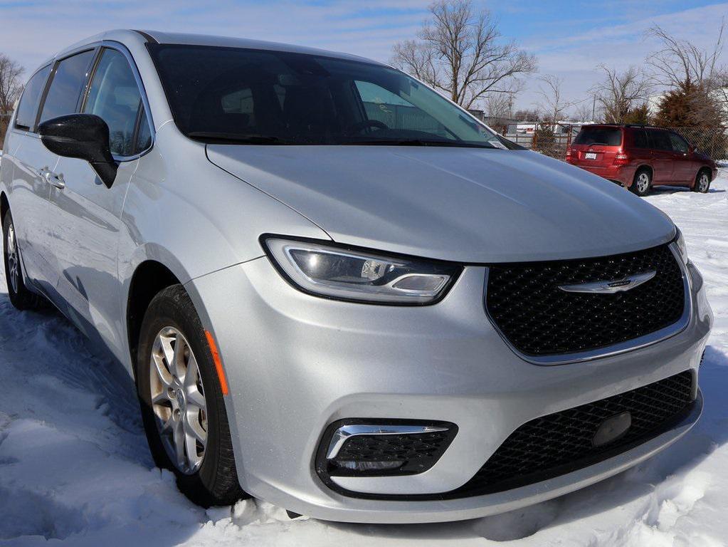 used 2024 Chrysler Pacifica car, priced at $32,000