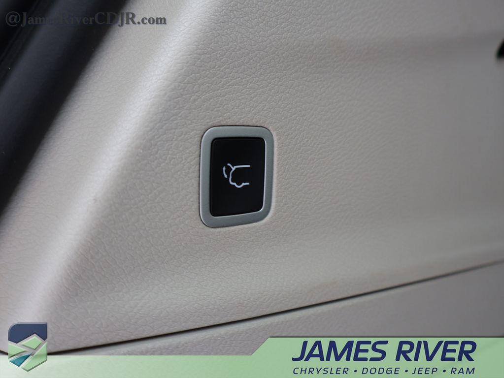 used 2024 Chrysler Pacifica car, priced at $31,000