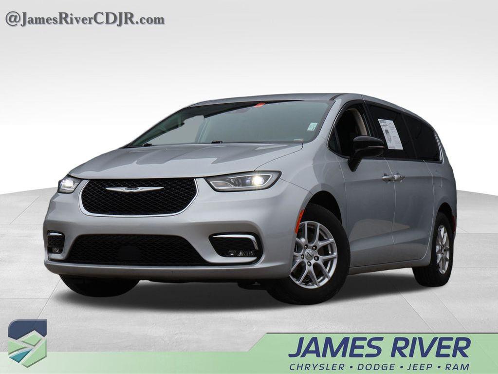 used 2024 Chrysler Pacifica car, priced at $31,000