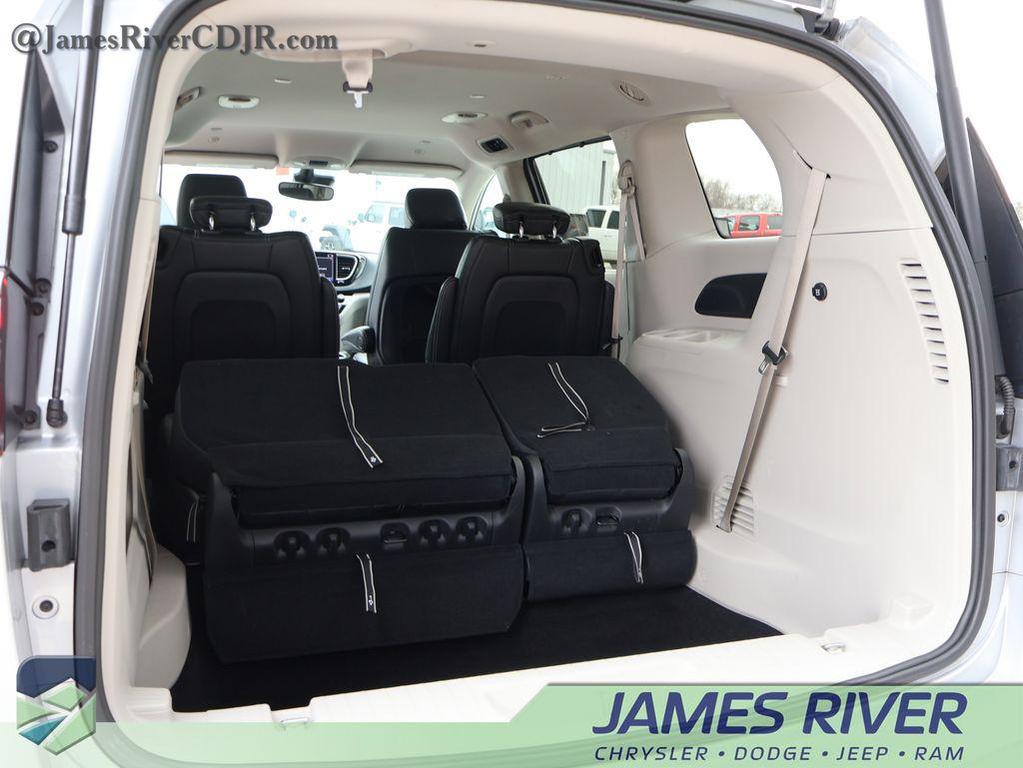 used 2024 Chrysler Pacifica car, priced at $31,000